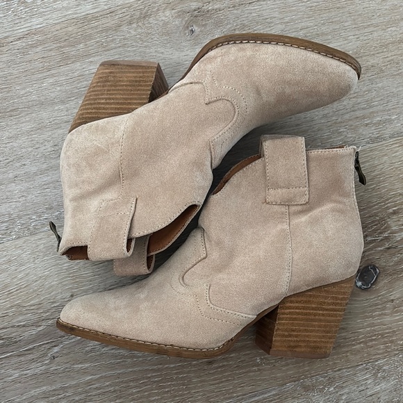 BEAST FASHION Tan Ankle Booties with Western Flair girls size 6 - Picture 4 of 8